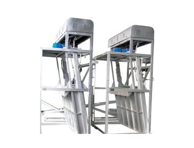 GSGS型(xíng)鋼絲繩牽引(yin)式格栅除污(wu)機